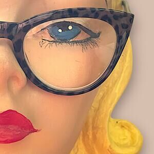 Betsey Johnson +2.00 Reading Glasses Readers Cheetah Cat Eye Gray Black Retro